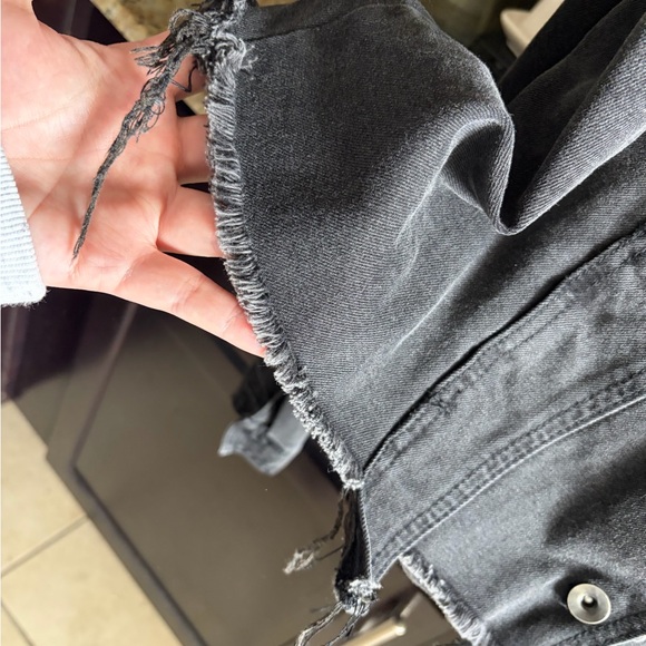 Black Cropped Denim Jacket - Picture 2 of 6